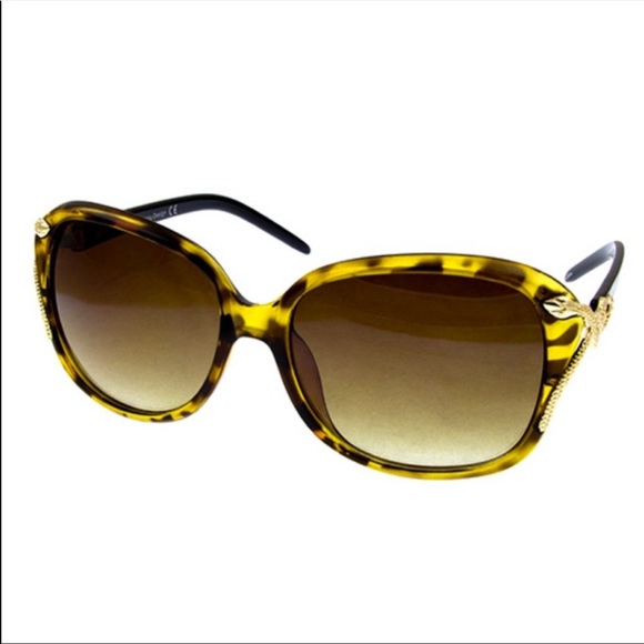 Chic Animal Inspired Sunglasses - Picture 4 of 4